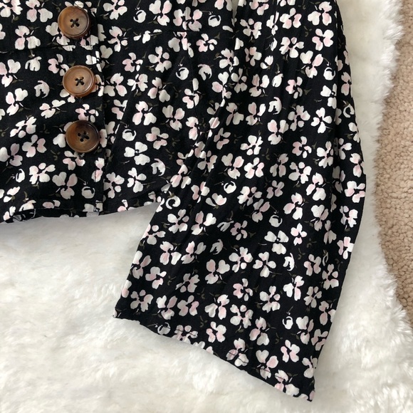 Abercrombie & Fitch | Floral Print Wrap Top w/Button Closure - Picture 5 of 10